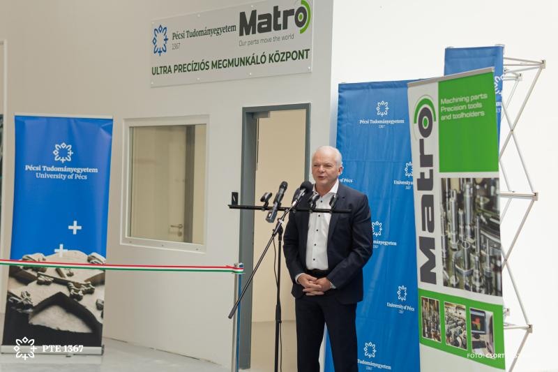 matro átadó