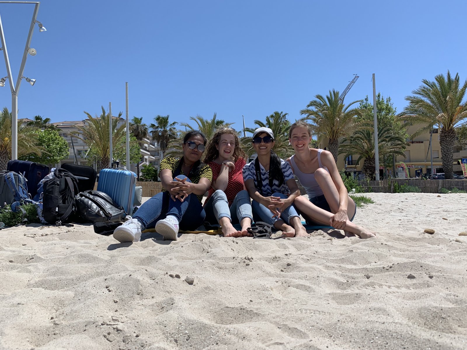 Hallgatókkal az Algheró-i tengerparton